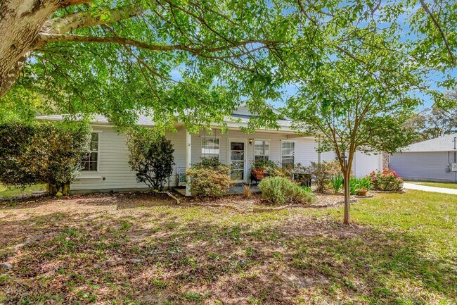 3613 Burton Cir in Navarre, FL - Building Photo - Building Photo