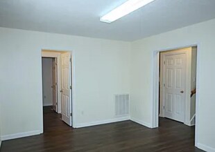 41 E Castle Dr in Greenville, SC - Building Photo - Building Photo