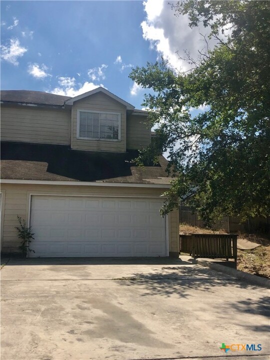 935 Sagewood Trail in San Marcos, TX - Foto de edificio