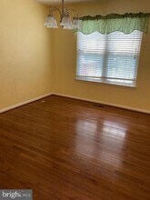 8946 Waldren Way in Lorton, VA - Foto de edificio - Building Photo
