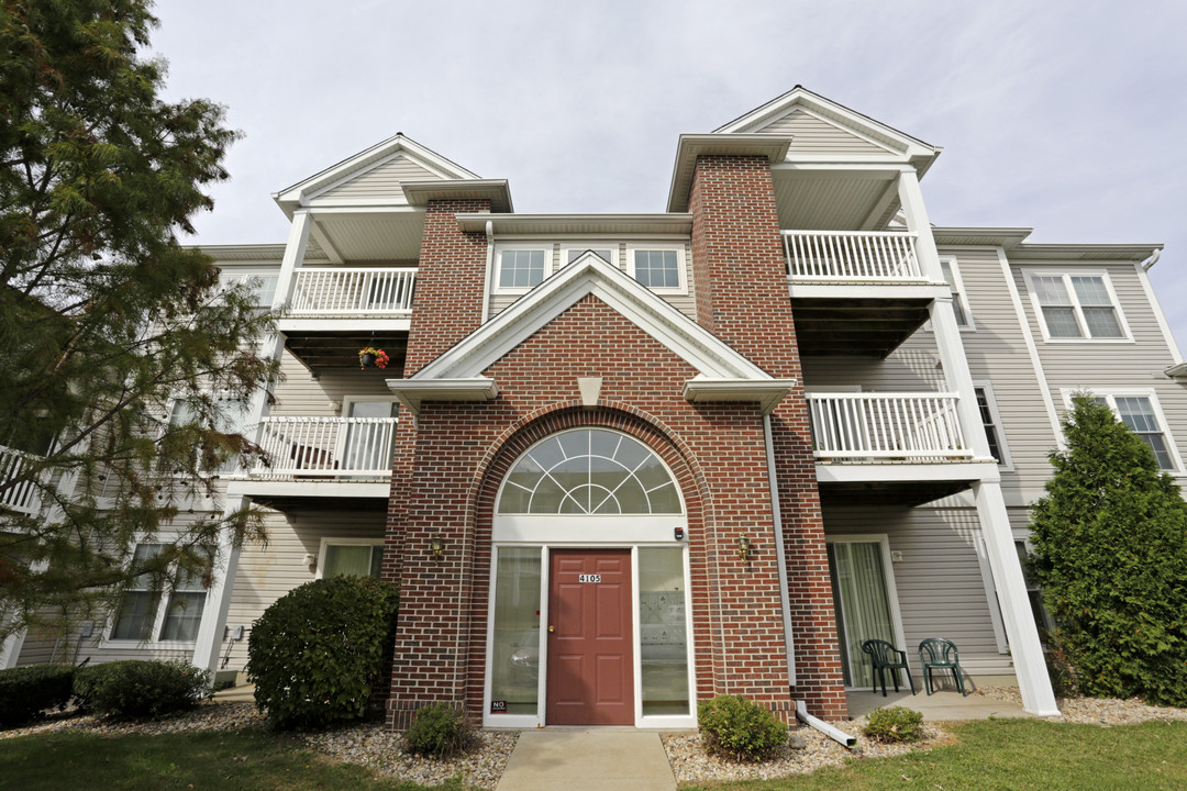 Hollow Creek IV Apartments in Peoria, IL - Building Photo