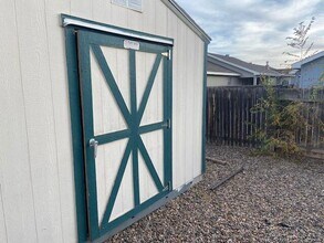 1969 Panay Dr in Los Lunas, NM - Foto de edificio - Building Photo
