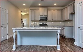 6186 Ripple Wy in Atlanta, GA - Building Photo - Building Photo