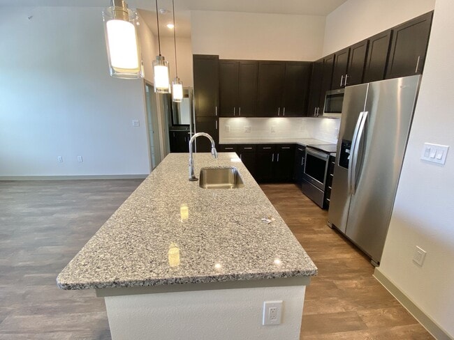 Orleans at Fannin Station in Houston, TX - Foto de edificio - Building Photo