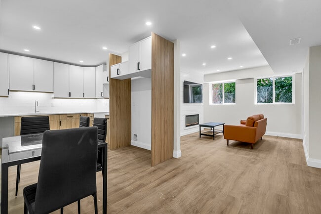 487 Campbell Av, Unit Female-Only Unit in Windsor, ON - Building Photo - Building Photo