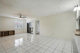 9802 Hammocks Blvd in Miami, FL - Building Photo - Building Photo