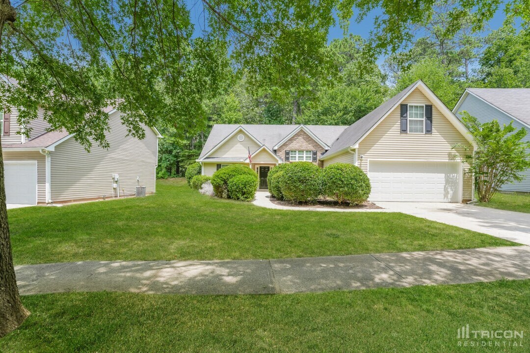 4124 Waters End Ln in Snellville, GA - Foto de edificio