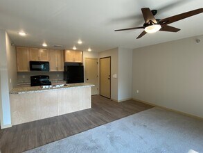 604 5th Ave S, Unit 106 in La crosse, WI - Building Photo - Building Photo