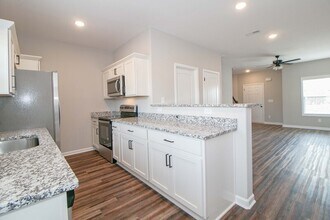 1115 Hillwood Dr in Clarksville, TN - Building Photo - Building Photo