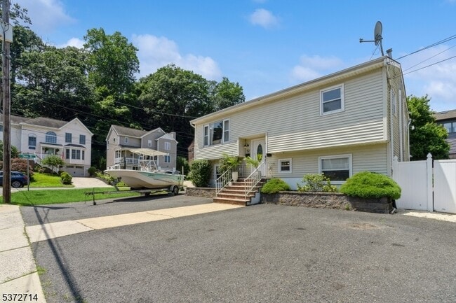 52 Atlantic St in Highlands, NJ - Building Photo - Building Photo