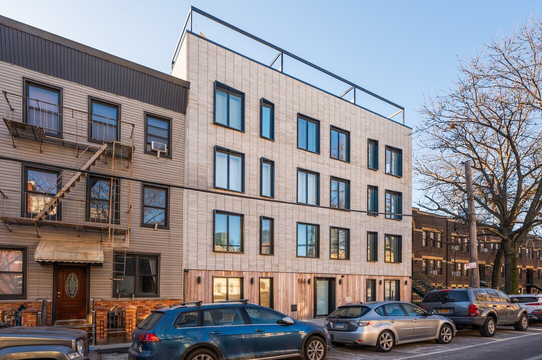 144 Freeman St in Brooklyn, NY - Building Photo