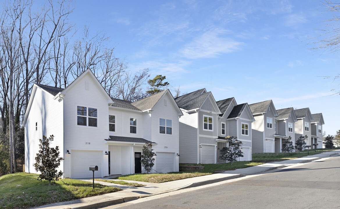 3112 Amay James Ave in Charlotte, NC - Building Photo