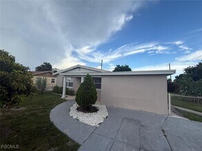 1665 Henderson Ave in Ft. Myers, FL - Building Photo - Building Photo