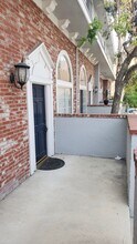 8741 Darby Ave, Unit 15 in Northridge, CA - Foto de edificio - Building Photo