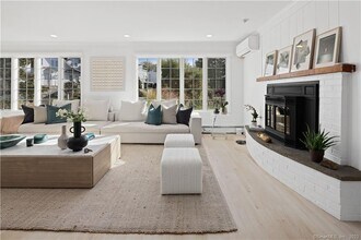 108 Harbor Rd in Westport, CT - Building Photo - Building Photo