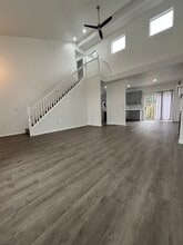 20115 NE Halsey St in Fairview, OR - Foto de edificio - Building Photo