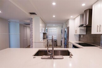 4017 N Cypress Dr in Pompano Beach, FL - Building Photo - Building Photo