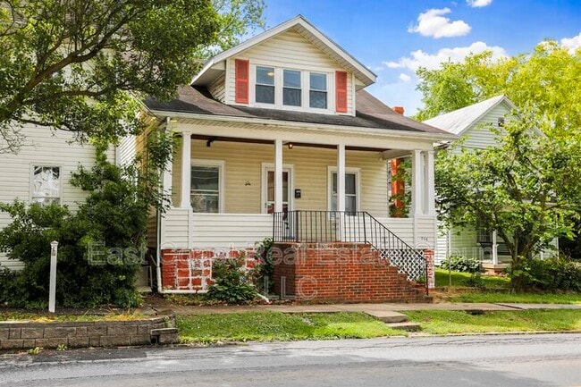 208 N Mary St in Hedgesville, WV - Building Photo - Building Photo