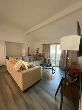 2266 Denair Ave in Highland, CA - Foto de edificio - Building Photo
