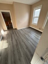 53 Brook St, Unit 3 in Lawrence, MA - Foto de edificio - Building Photo