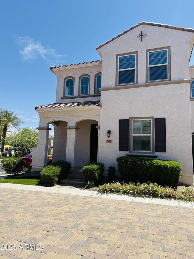 property at 955 E Danbury Dr