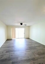 500 Tiki Dr, Unit 107B in Tiki Island, TX - Building Photo - Building Photo