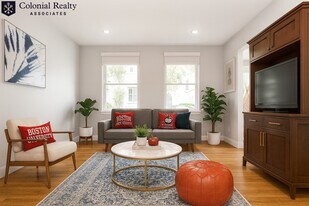 327 St Paul St in Brookline, MA - Building Photo