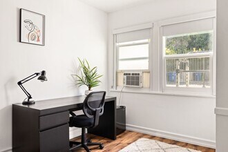 515 Landfair Ave in Los Angeles, CA - Building Photo - Building Photo