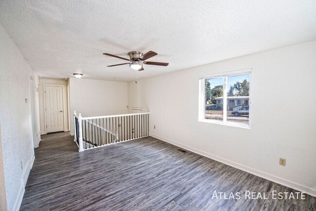 2001 W Caspian Pl in Englewood, CO - Building Photo - Building Photo