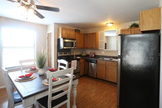 Richardson Place Apartments in Arnold, MO - Foto de edificio - Interior Photo