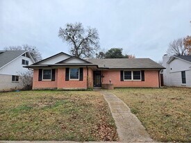 2012 Ebbtide Ln in Dallas, TX - Building Photo