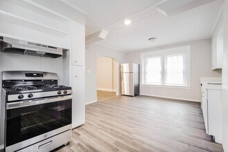 196 Butler Ct in Akron, OH - Foto de edificio - Building Photo