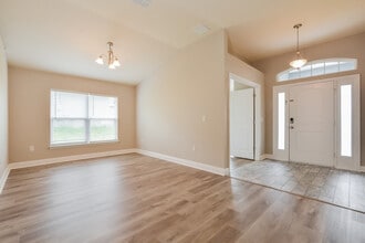 804 Chelsea Ave in Fruitland Park, FL - Foto de edificio - Building Photo