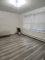 471 Smith St in Central Islip, NY - Building Photo