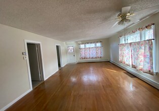 807 S 2nd St in Hamilton, MT - Foto de edificio - Building Photo