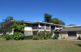 3075 Los Altos Dr in Belleair Bluffs, FL - Building Photo - Building Photo