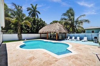 16000 N Miami Ave in Miami, FL - Building Photo - Building Photo