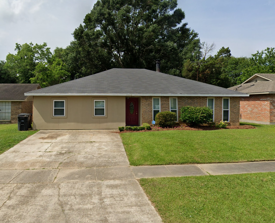 14114 Gravier Ave in Baton Rouge, LA - Foto de edificio