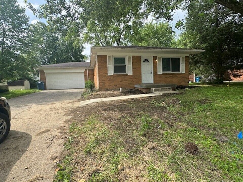 10229 Baribeau Ln in Indianapolis, IN - Building Photo