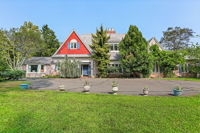 37 Green Acre Ln