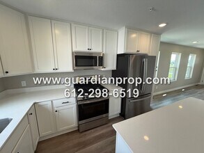 8863 Granite Ct in Woodbury, MN - Building Photo - Building Photo