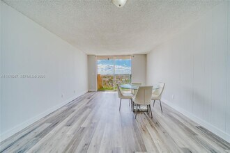 2000 NE 135th St in North Miami, FL - Building Photo - Building Photo