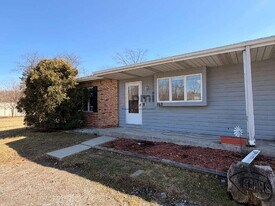 160 Meadows Cir in Crown Point, IN - Building Photo