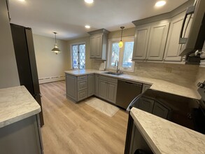 24 Stony Brook Rd in Enfield, CT - Building Photo - Building Photo