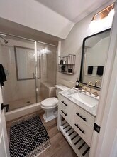 6940 Waters End Dr in Carlsbad, CA - Foto de edificio - Building Photo