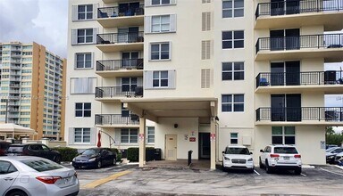 1501 S Ocean Dr in Hollywood, FL - Foto de edificio - Building Photo