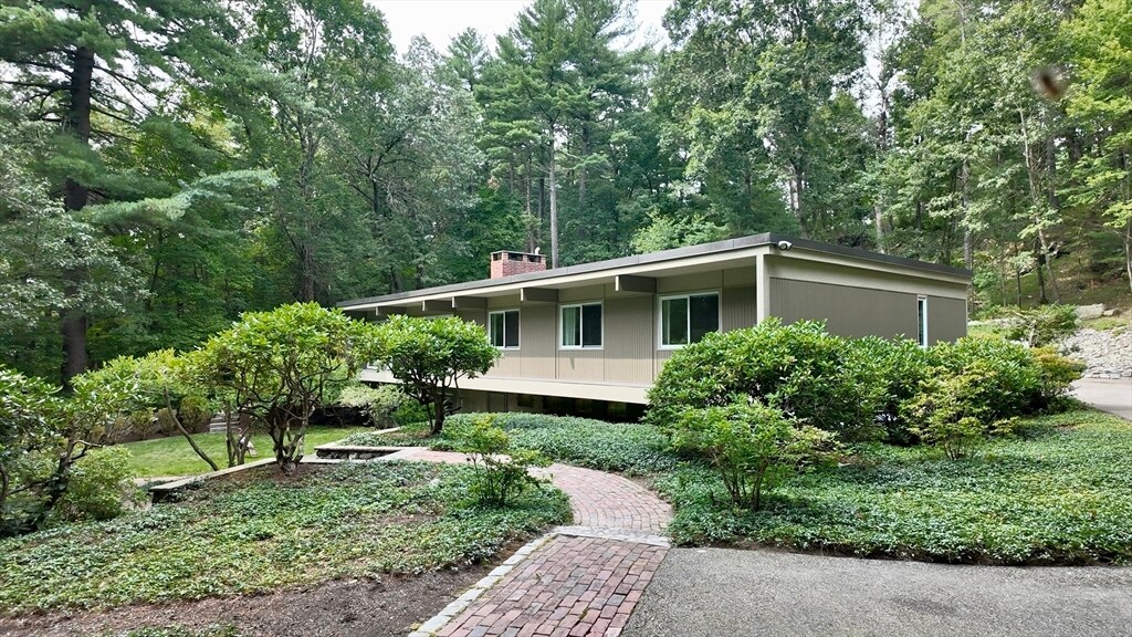 14 Overlook Dr in Weston, MA - Building Photo