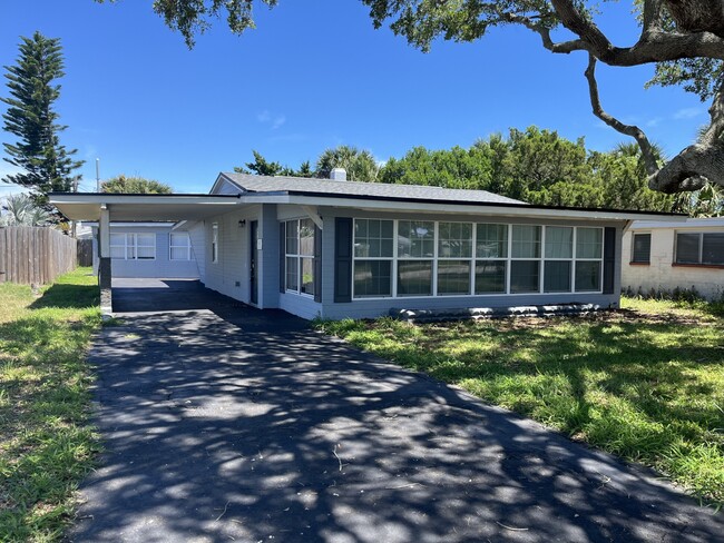 property at 43 Alamanda Dr