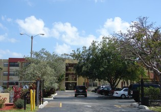 Cutler Meadows Glen Apartments in Miami, FL - Building Photo - Building Photo