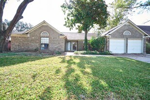 13407 Nantucket Dr in Sugar Land, TX - Building Photo